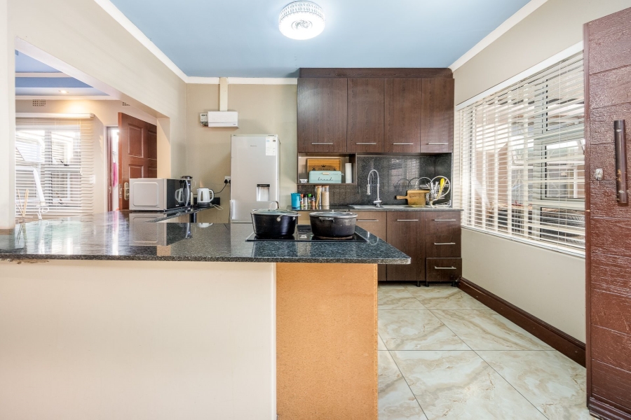 6 Bedroom Property for Sale in Silwood Heights Western Cape